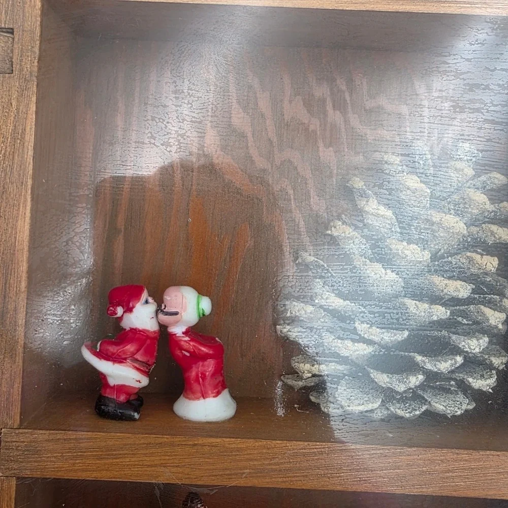 Vintage Christmas Shadow Box Wood Display  Miniatures Nativity Carolers 12x9.5